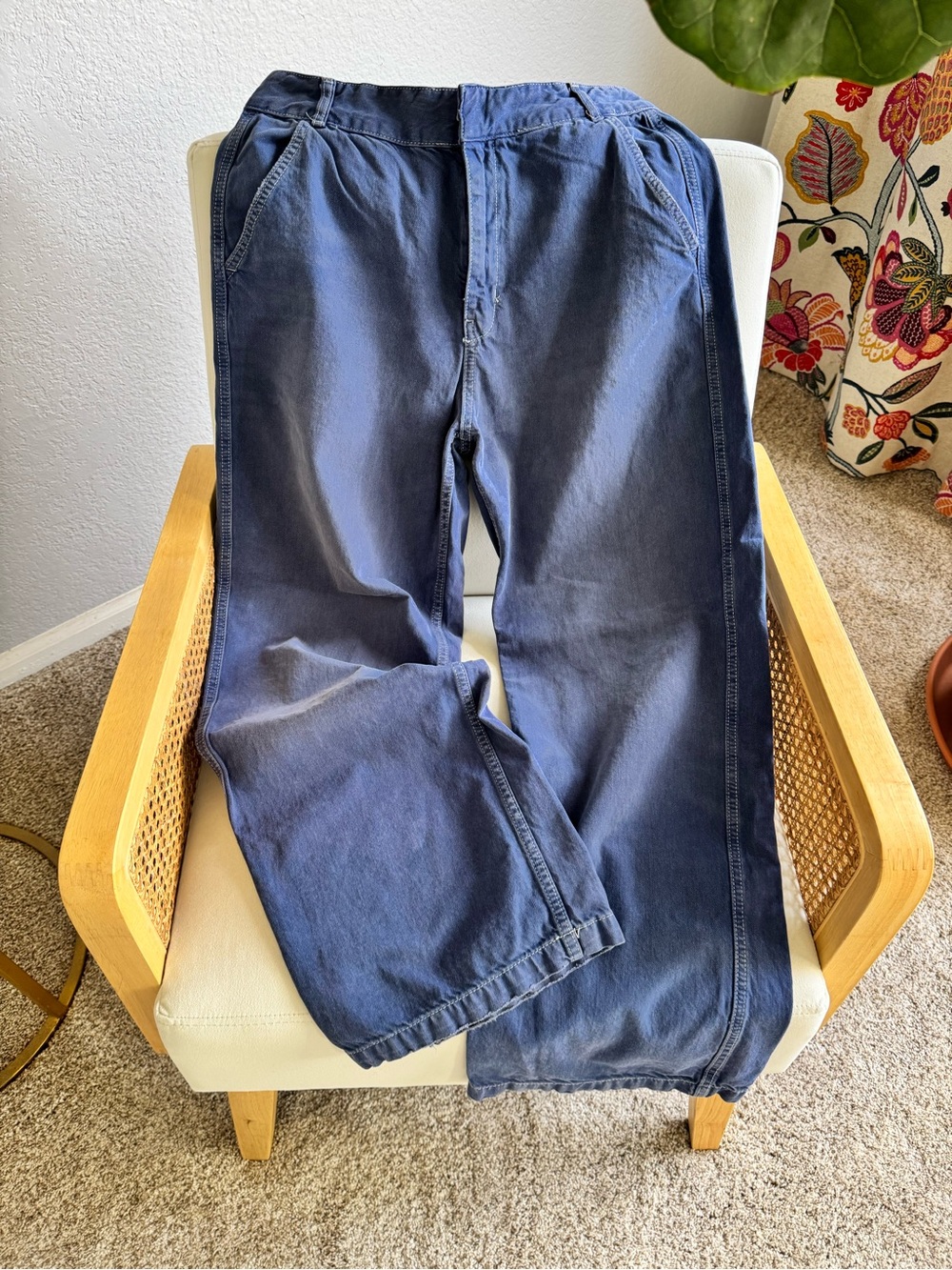 Zara women’s light weight casual pants.